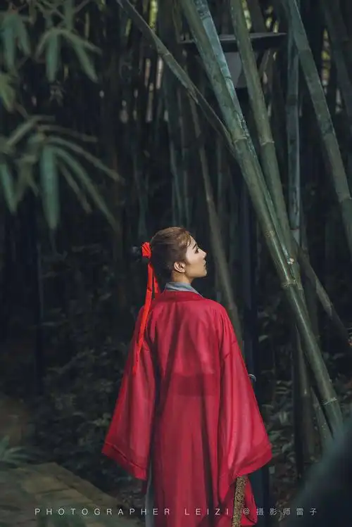 喝酒女侠古风竹收录收藏夹查看更多摄影1素材0海报0酒5添加表情喜欢ta