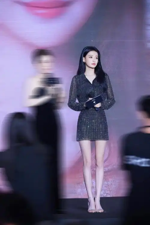 东北辣妈孙怡美腿玉足大赏,这就是高级脸哦|冻龄|大长腿|董子健_网易