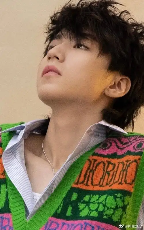 明星的锁骨可以有多欲#王俊凯锁骨杀系列浑身散发着禁欲系帅哥的髁Ζ