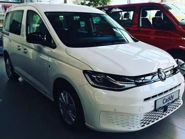 大众全新caddy侧滑门15t实用空间更大