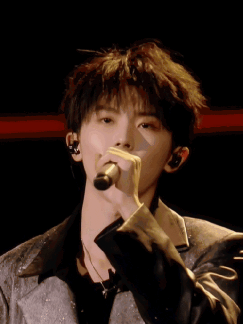 马嘉祺星河皮大衣