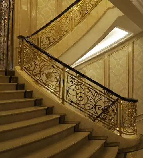 别墅定制铝艺楼梯扶手厂家 室内欧式24k金浮雕旋转楼梯扶手供应