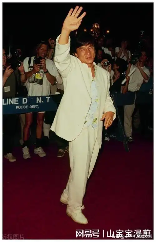 在丛中笑|编剧|金马奖|奥斯卡|电影导演|驯养动物|大红灯笼_网易订阅