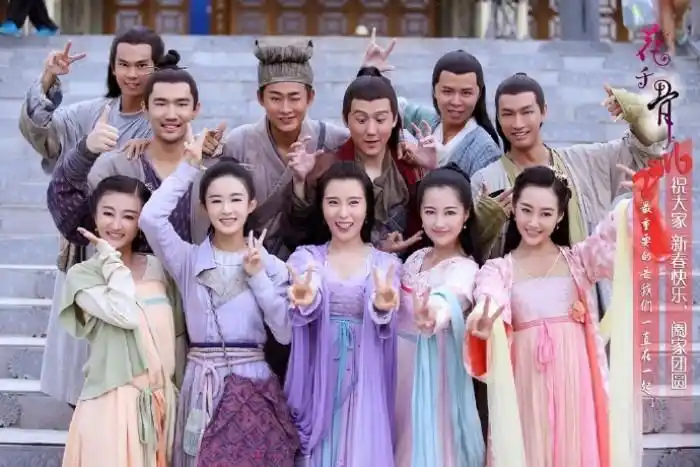 2017年8月21日 19:55   关注   #花千骨# 今天就是除夕夜了,糖痹谮