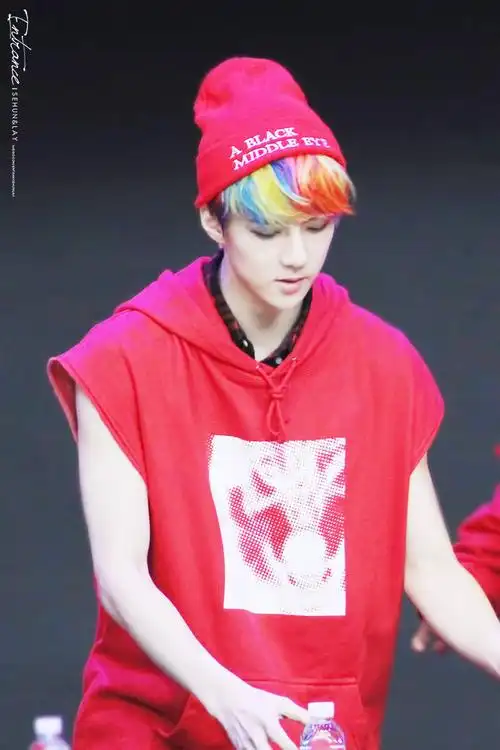 斯人若彩虹遇上方知有考古之吴世勋的彩虹头