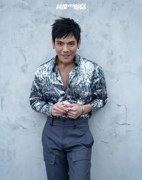 向佐jackyheung 登上《风度mens uno》4月号封面,在他身上