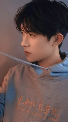 易烊千玺壁纸红色背景