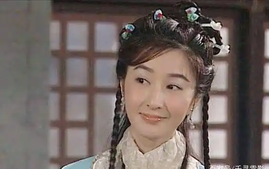 秋香温柔乖巧,秋月冷冽如霜,关咏荷演技炸裂,光看图片就分得出二人