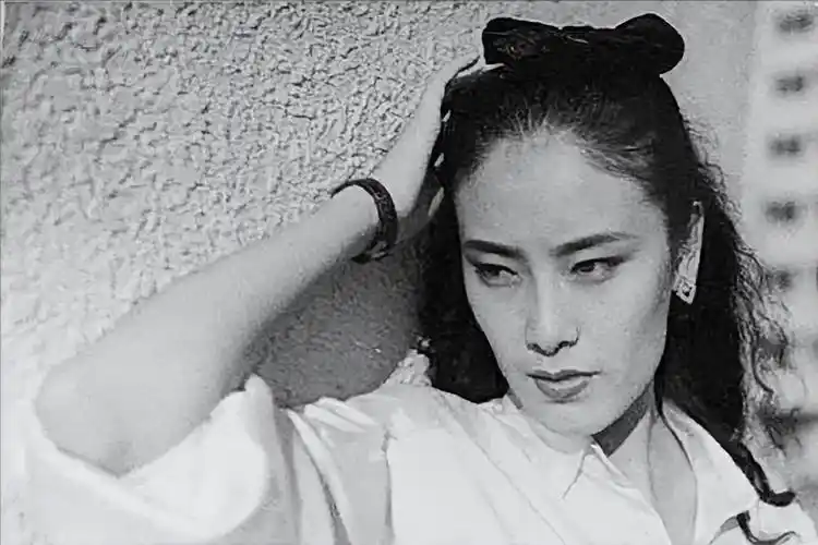 回顾刘敏涛嫁豪门独守空房7年离婚后重返荧屏今女儿成她的骄傲