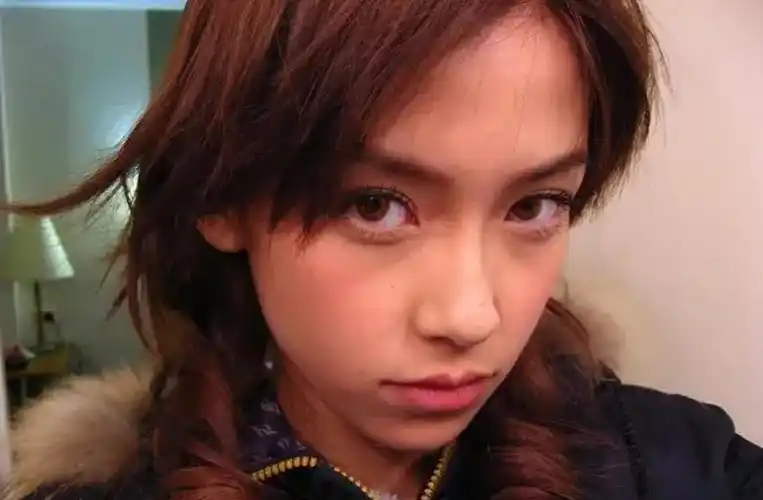 angelababy出道前照片曝光,妩媚中透着英气,我相信她只是整了牙_牙齿