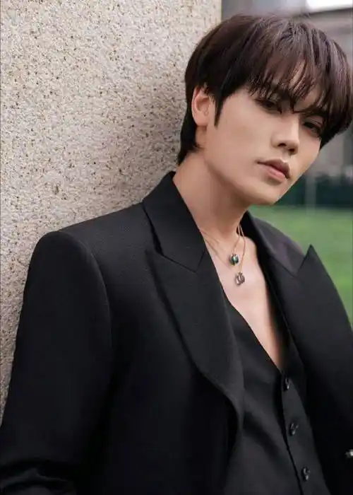 小咕每日安利#——林彦俊黑西装合集矜贵优雅的林彦俊,谁会不喜欢啊