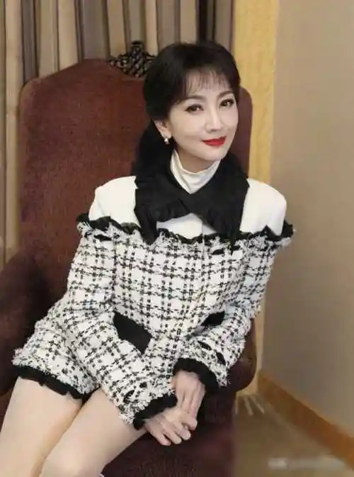 岁不老女神赵雅芝近照曝光,网友惊叹:自然美,无科技痕迹