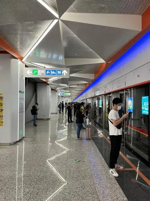 22号线开通首日截至20时近3万人次尝鲜