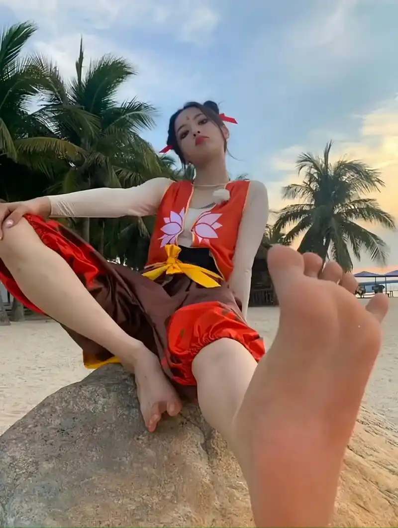 杨超越光脚丫[色][色] #杨超越