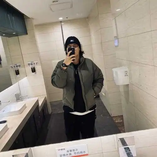 本人男,身高182体重180斤,怎么穿衣好看啊,各位亲们帮帮忙?