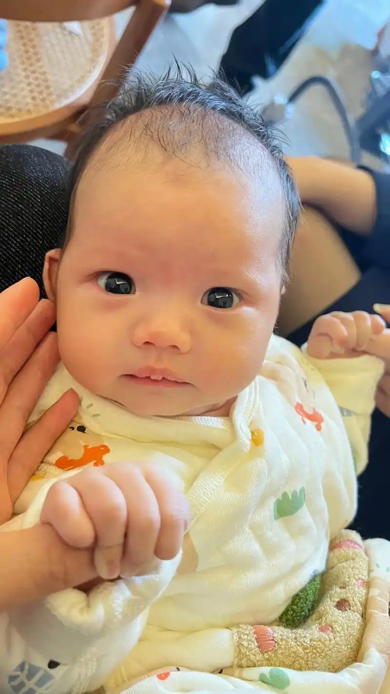 宝宝 壁纸 儿童 孩子 小孩 婴儿 1440_2560 竖版 竖屏 手机