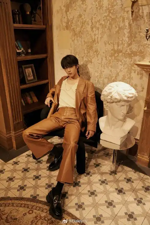 十八迎焰势执梦拥灿阳#@时代少年团-刘耀文成年啦2021——gucci