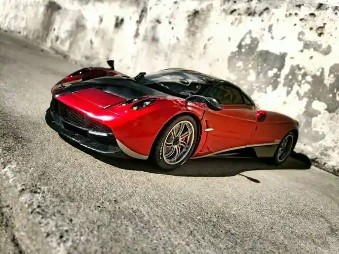艳丽野兽-帕加尼 huayra stinger(毒刺) br /> 要说变形金刚4里最惊艳