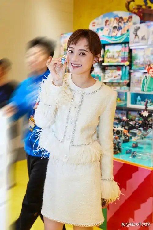 孙俪演技堪称一绝,但素日却十分低调,鲜少出席活动,完全不似其他当红