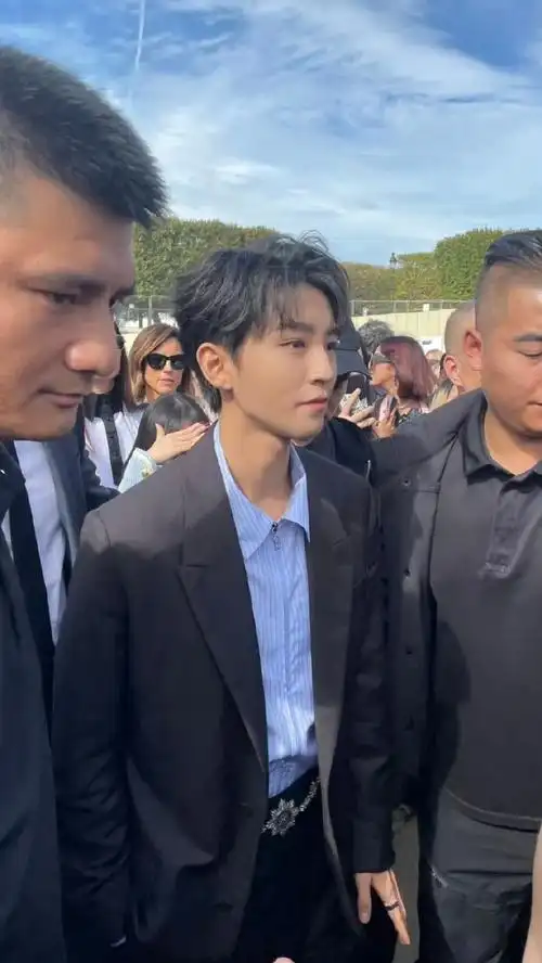 迪丽热巴王俊凯金智秀g社生图