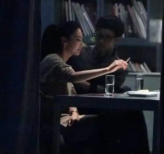 原创娱乐圈这些女明星居然也吸烟吞云吐雾的姿态甚是活神仙