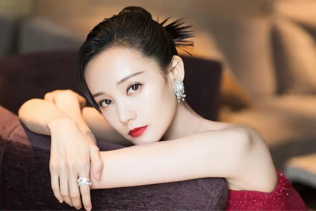 李一桐《我在时间尽头等你》获奖"最受期待电影新力量"