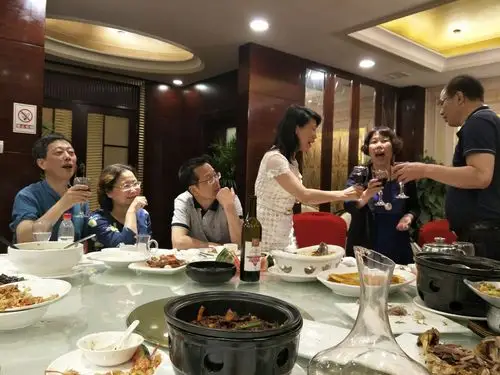 2018/6/3日在雍记饭店欢庆施老师晋升奶奶.