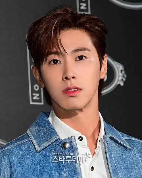 郑允浩出道十六年初solo专辑"true colors" 5.29预售 6.12发售