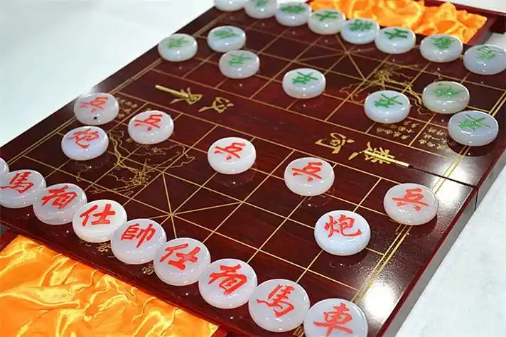 玛瑙象棋中国象棋实木高档折叠盒带棋盘皮革送长辈玉石棋子大号
