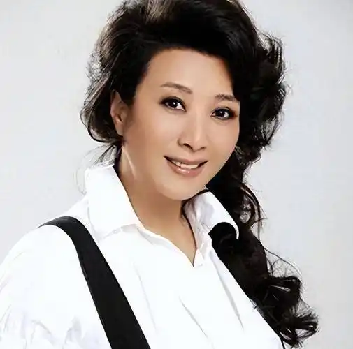 "国家一级演员"长得漂亮演技好,为人低调0绯闻,60岁婚姻成迷_王晶