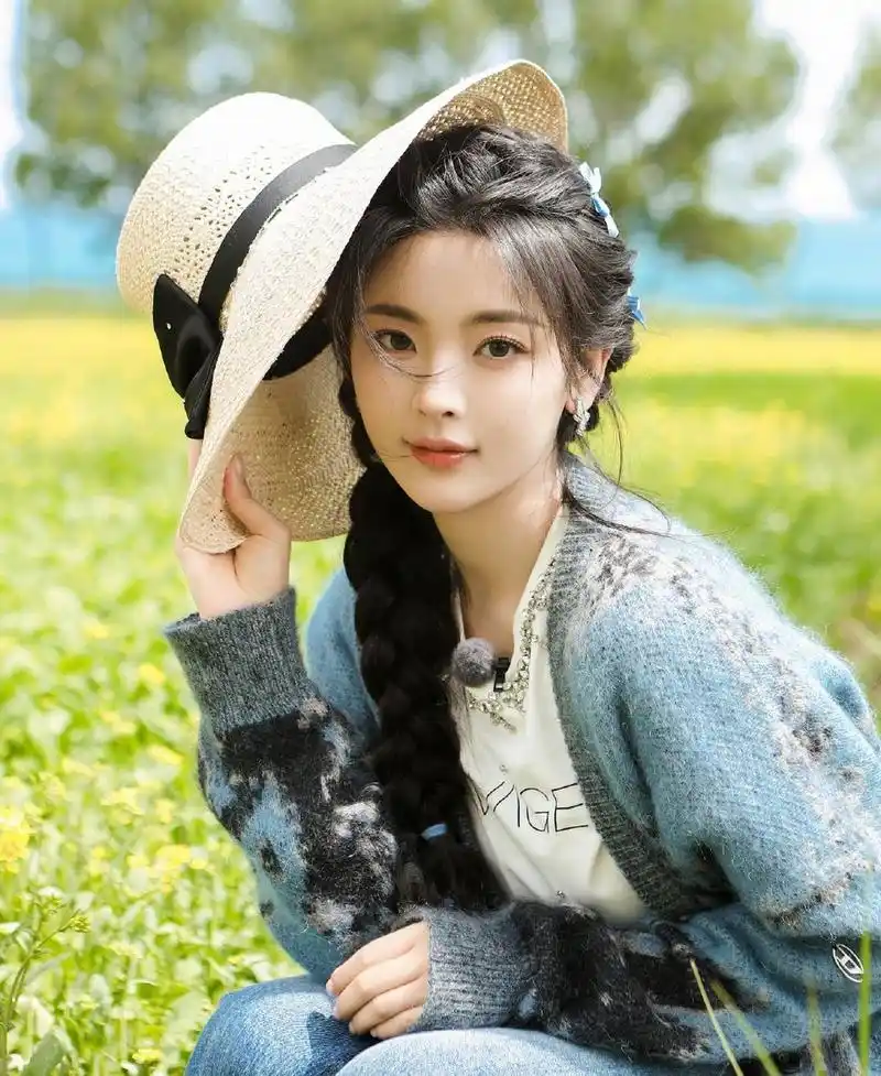 杨超越高清壁纸头像(六十五)[心]