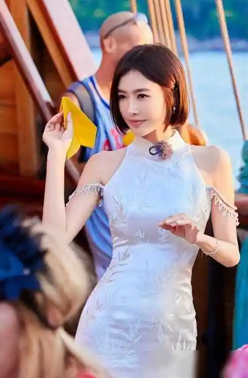 40岁女星凹凸有致,肉都长对地方了!|女演员|女明星_网易订阅