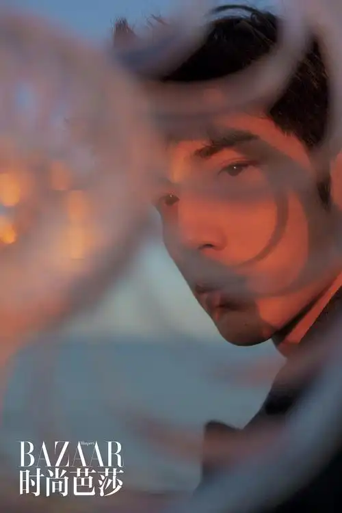 井柏然时尚芭莎八月