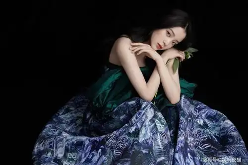 欧阳娜娜魔幻般的花仙子礼服裙造型,太美了