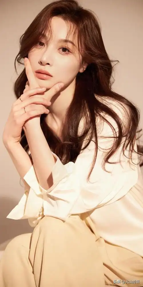 从5岁到30岁,隆妮的出现,弥补了温州女明星的缺憾