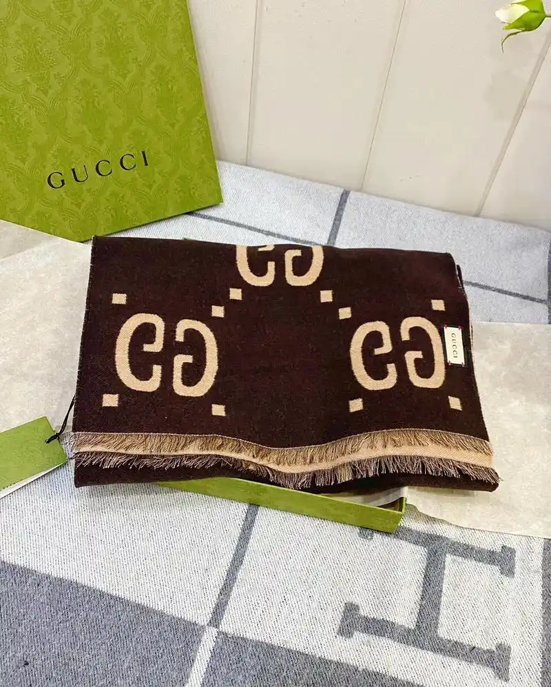 gucci经典焦糖大logo围巾.作为gucci家每年最经典 - 抖音