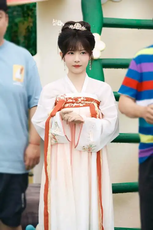 赖美云又双叒叕毒奶了##赖美云古装造型好可爱##向前冲