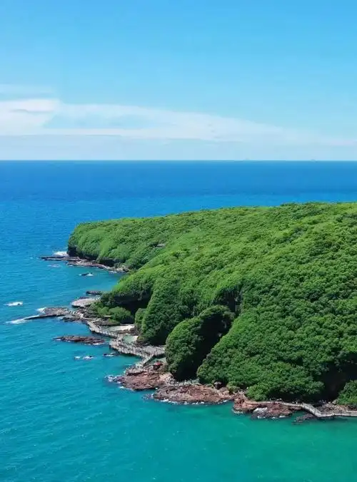 广西有一座"海上香格里拉",火山岩遍布,景色秀丽,海岸线狭长,是度假