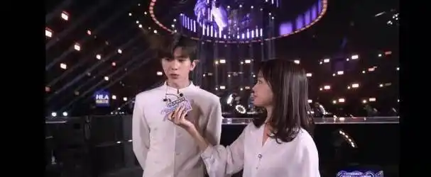 蔡徐坤王冰冰梦幻同框,帅哥美女太养眼,网友评论亮了!_舞台_视频_检测