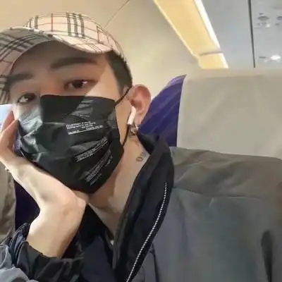 >                 男生头像真人帅气图片戴口罩 相关标签 高冷冷酷
