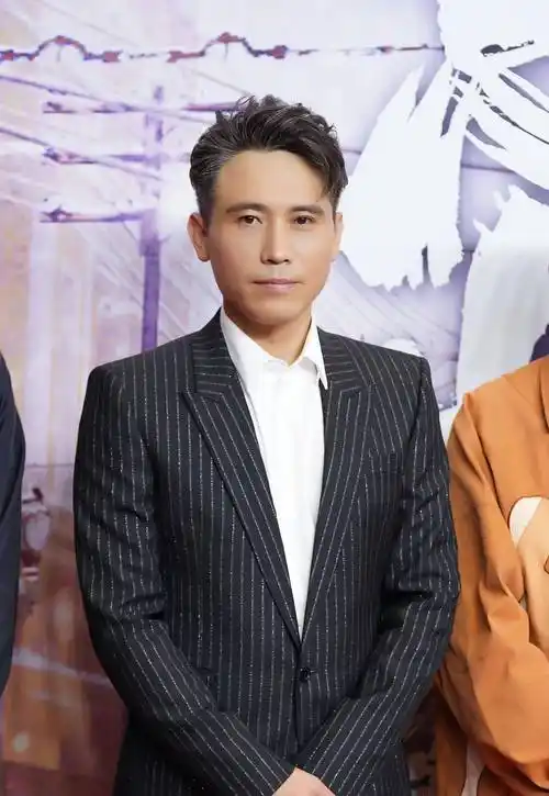 李乃文,他是大家公认的好演员,为人低调恭谦,49岁的他婚姻成谜_中戏