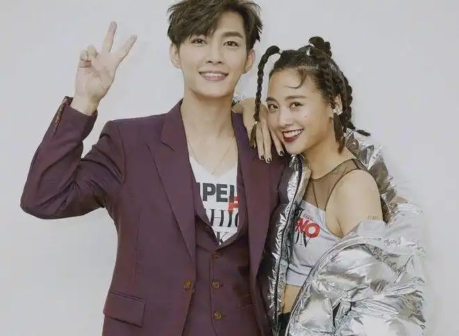 她古灵精怪与炎亚纶约定30岁结婚如今29岁靠综艺再度走红