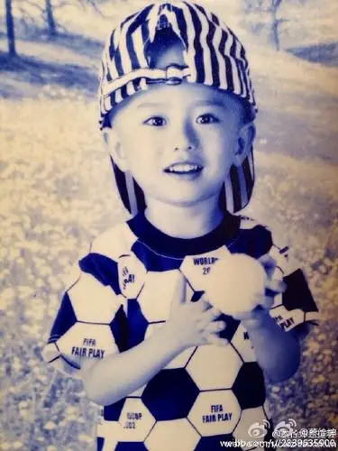 包子六一儿童节快乐呀@蔡徐坤 676767@justin黄明昊中文首站说