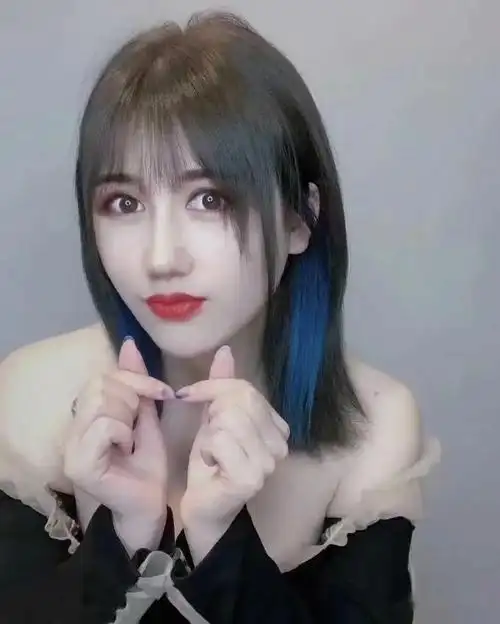 最近热度很高的一款染发挂耳染