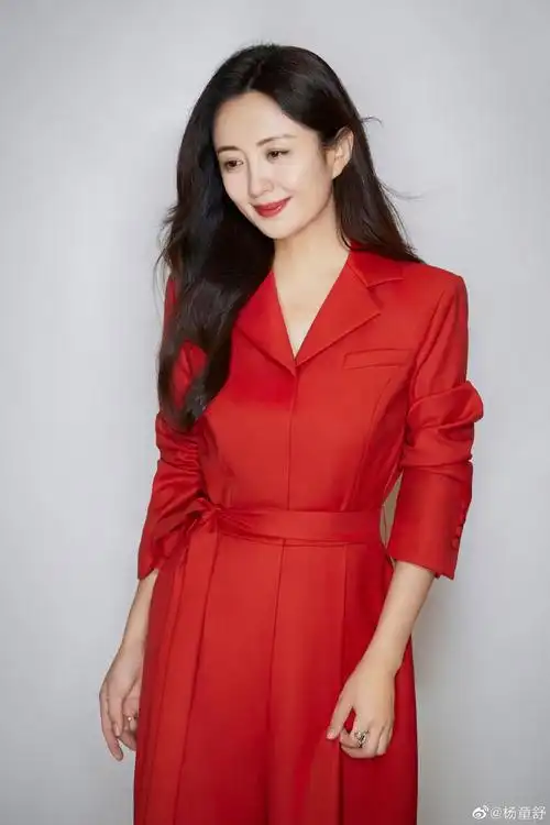 小至电视台的生活类节目,学院的日常活动,主持人杨童舒从未缺席