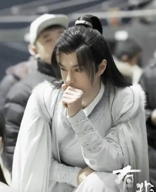 原创有翡王一博vs赵丽颖如见故人喜不自胜