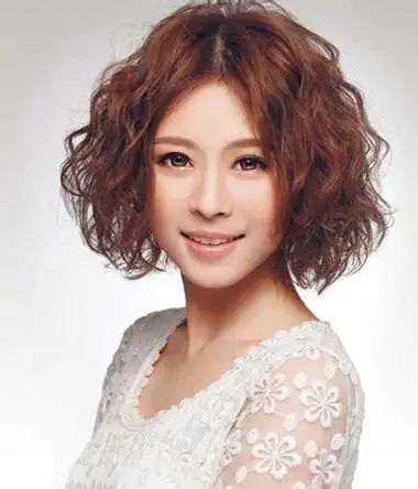 中年女士小卷满烫短发发型 短齐发满烫的发型图片_发型师姐
