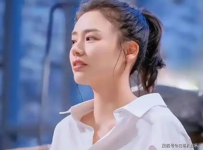 网友偶遇张哲轩,无名指戒指抢眼,马思纯发福明显被质疑隐婚怀孕