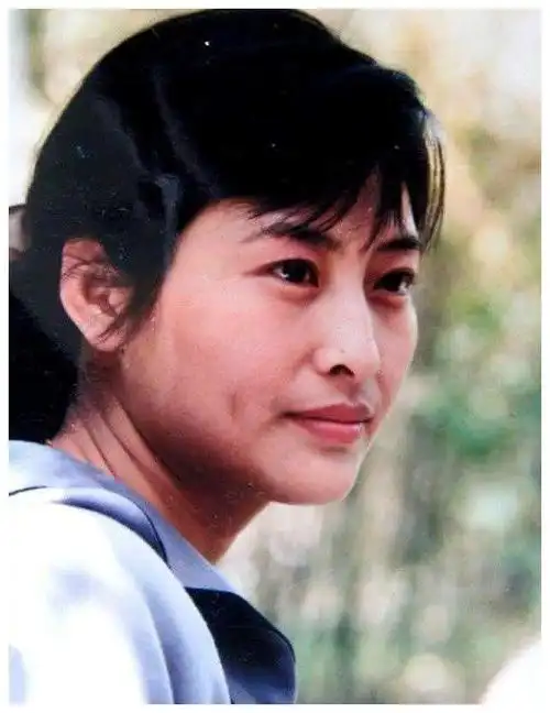 九,丁嘉丽丁嘉丽1959年出生于黑龙江佳木斯市,国家话剧院一级演员.