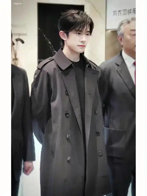 波司登新代言人霸道总裁即视感易烊千玺